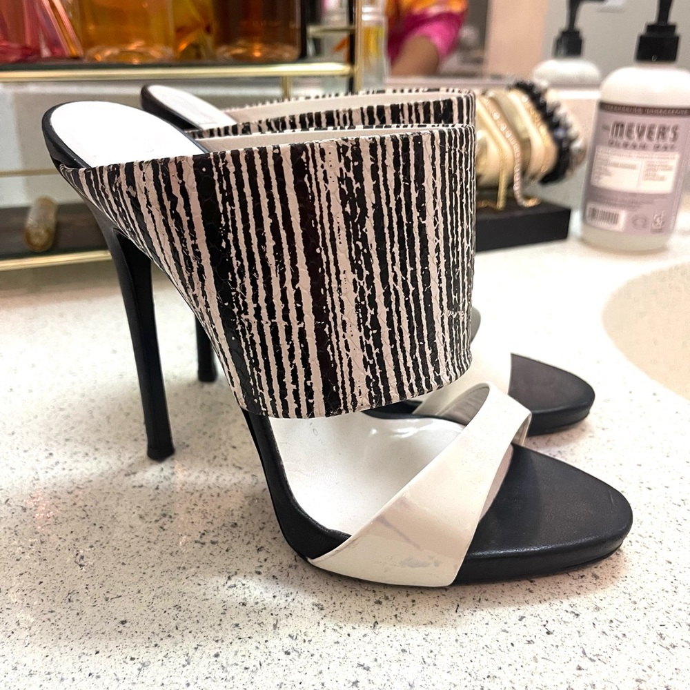 Giuseppe Zantoni Sandal Pump.